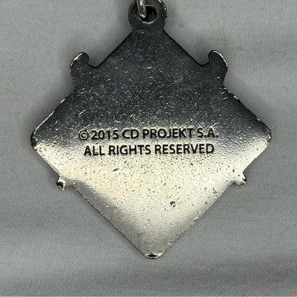 Witcher 3 White Wolf Medallion Keychain - Picture 9 of 10